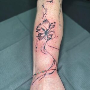 minimalistické jemné květiny – Praha 9 – Kristina Eis Tattoo
