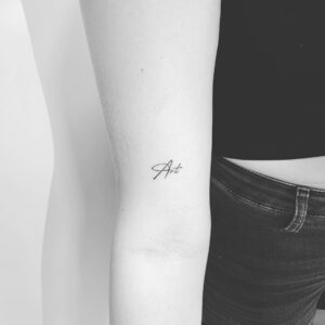 Minimalistický název art – Praha 9 – Kristina Eis Tattoo
